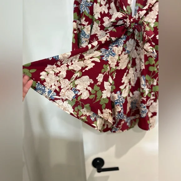 Milk & Honey Wine Floral Plunging Tie-Front Bell Sleeve Romper Size Small - Picture 12 of 16